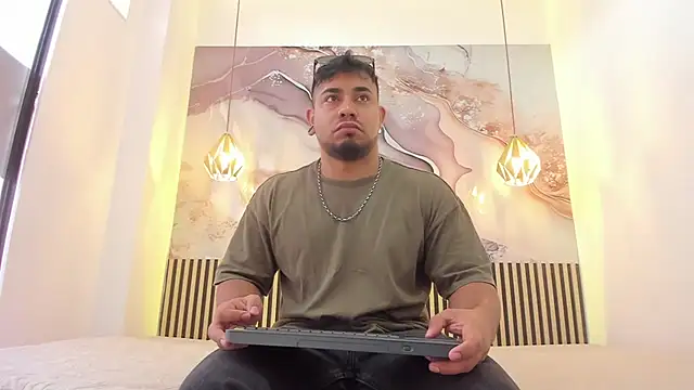 Snapshot of BrianMalonee chatting on 7, 11, 2025 BrianMalonee online show from 7, 11, 2025