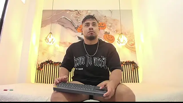 Snapshot of BrianMalonee chatting on 27, 10, 2025 BrianMalonee online show from 27, 10, 2025