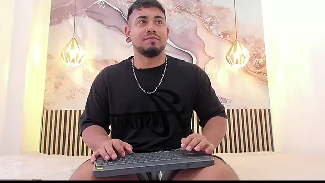 Snapshot of BrianMalonee chatting on 1, 10, 2025 BrianMalonee online show from 1, 10, 2025