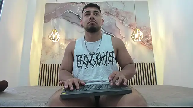 Snapshot of BrianMalonee chatting on 8, 10, 2025 BrianMalonee online show from 8, 10, 2025