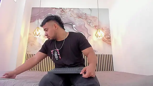 Snapshot of BrianMalonee chatting on 18, 11, 2025 BrianMalonee online show from 18, 11, 2025