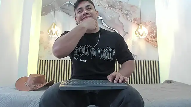 Snapshot of BrianMalonee chatting on 15, 11, 2025 BrianMalonee online show from 15, 11, 2025