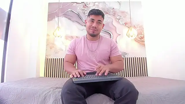 Snapshot of BrianMalonee chatting on 8, 11, 2025 BrianMalonee online show from 8, 11, 2025