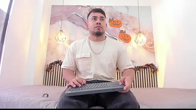 Snapshot of BrianMalonee chatting on 3, 11, 2025 BrianMalonee online show from 3, 11, 2025