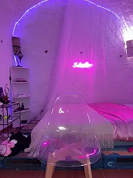 selenaluvv online show from 5, 3, 2025