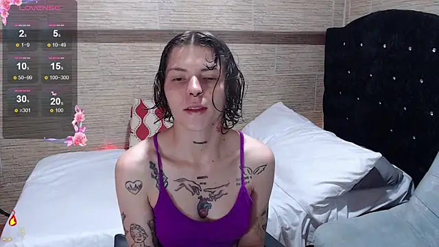 Snapshot of pretty_cristal69 chatting on 16, 11, 2025 pretty cristal69 online show from 16, 11, 2025