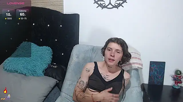 Snapshot of pretty_cristal69 chatting on 12, 9, 2025 pretty cristal69 online show from 12, 9, 2025