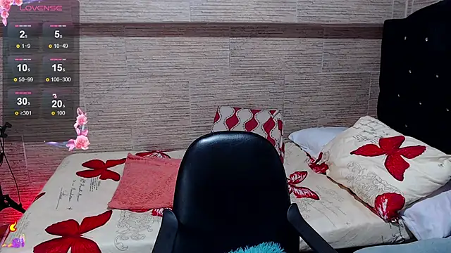 Snapshot of pretty_cristal69 chatting on 21, 11, 2025 pretty cristal69 online show from 21, 11, 2025