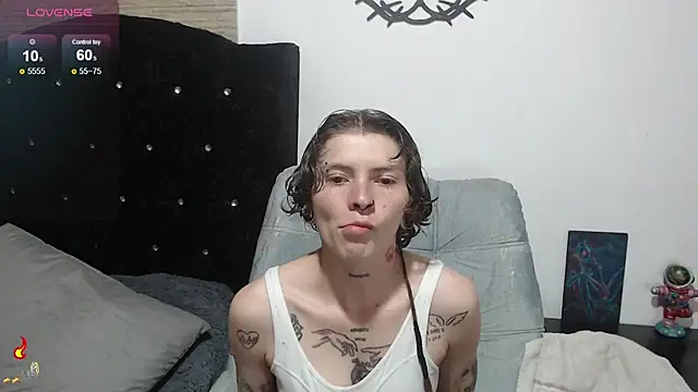 Snapshot of pretty_cristal69 chatting on 8, 9, 2025 pretty cristal69 online show from 8, 9, 2025