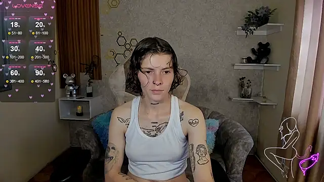 Snapshot of pretty_cristal69 chatting on 23, 11, 2025 pretty cristal69 online show from 23, 11, 2025