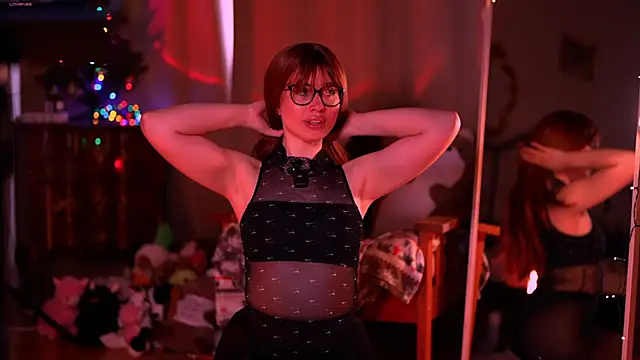 SweetyKitty18 online show from 10, 4, 2026