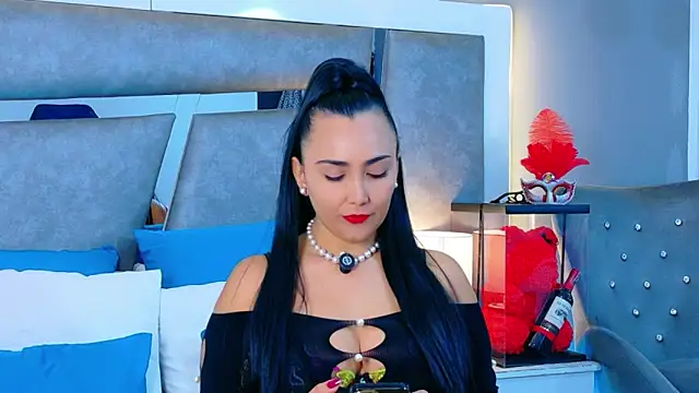 Evangeline Taylorr online show from 21, 10, 2025