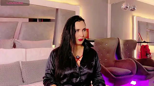 Evangeline Taylorr online show from 27, 11, 2025