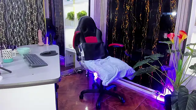 MissEscarleth online show from 7, 3, 2025