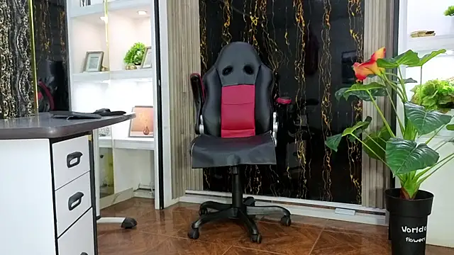 MissEscarleth online show from 27, 11, 2025