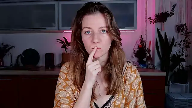 Elly Helly online show from 2, 1, 2025