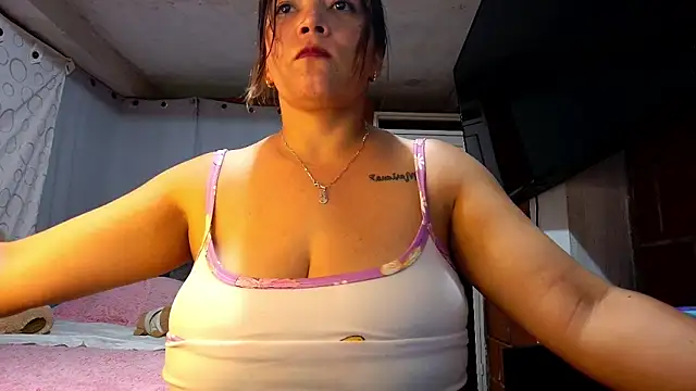 Snapshot of tara_rios chatting on 14, 5, 2026 tara rios online show from 14, 5, 2026