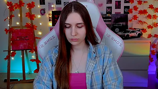 Snapshot of AliceCharmy chatting on 17, 11, 2025 AliceCharmy online show from 17, 11, 2025