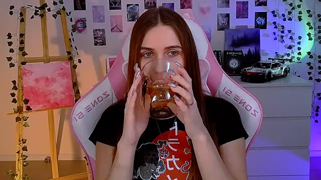 Snapshot of AliceCharmy chatting on 5, 2, 2025 AliceCharmy online show from 5, 2, 2025