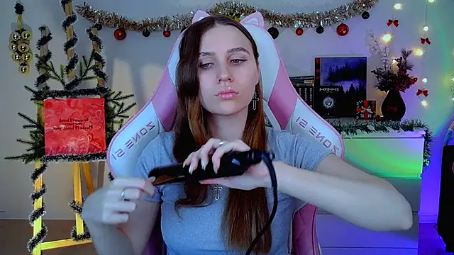 Snapshot of AliceCharmy chatting on 15, 12, 2025 AliceCharmy online show from 15, 12, 2025