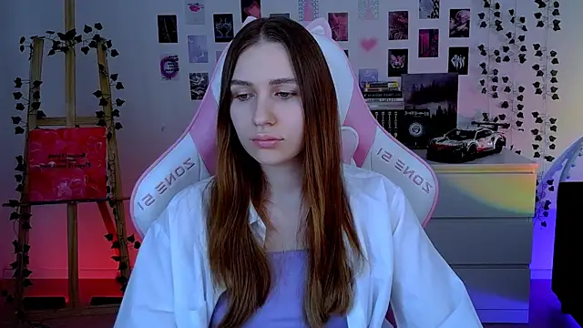 Snapshot of AliceCharmy chatting on 11, 10, 2025 AliceCharmy online show from 11, 10, 2025