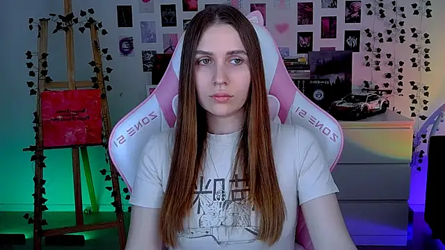 Snapshot of AliceCharmy chatting on 7, 10, 2025 AliceCharmy online show from 7, 10, 2025