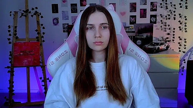 Snapshot of AliceCharmy chatting on 18, 10, 2025 AliceCharmy online show from 18, 10, 2025