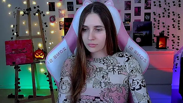 Snapshot of AliceCharmy chatting on 24, 10, 2025 AliceCharmy online show from 24, 10, 2025