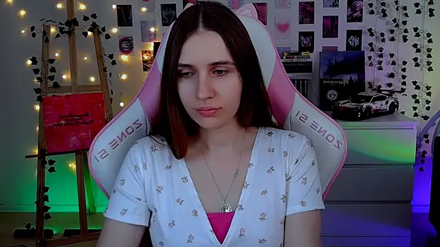 Snapshot of AliceCharmy chatting on 26, 10, 2025 AliceCharmy online show from 26, 10, 2025