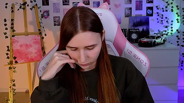 Snapshot of AliceCharmy chatting on 5, 2, 2025 AliceCharmy online show from 5, 2, 2025