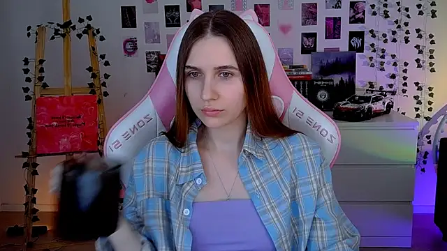 Snapshot of AliceCharmy chatting on 14, 9, 2025 AliceCharmy online show from 14, 9, 2025