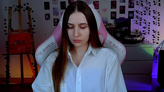 Snapshot of AliceCharmy chatting on 18, 9, 2025 AliceCharmy online show from 18, 9, 2025