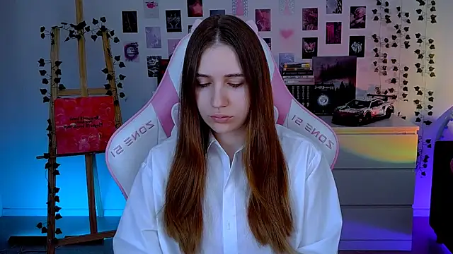 Snapshot of AliceCharmy chatting on 10, 10, 2025 AliceCharmy online show from 10, 10, 2025