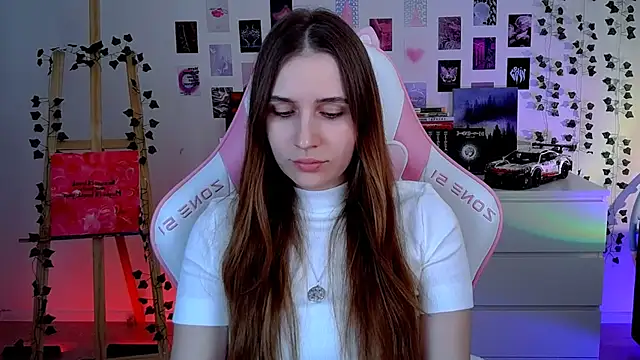 Snapshot of AliceCharmy chatting on 10, 9, 2025 AliceCharmy online show from 10, 9, 2025