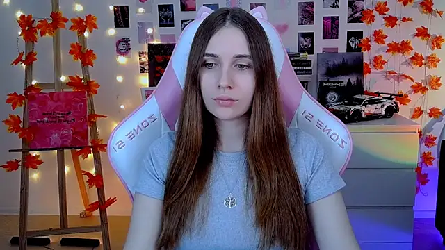 Snapshot of AliceCharmy chatting on 4, 11, 2025 AliceCharmy online show from 4, 11, 2025