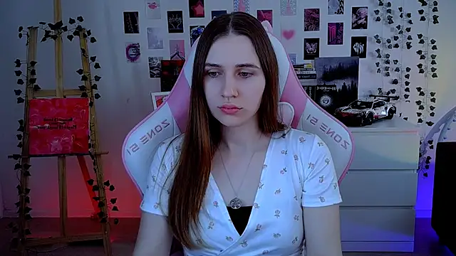 Snapshot of AliceCharmy chatting on 16, 10, 2025 AliceCharmy online show from 16, 10, 2025