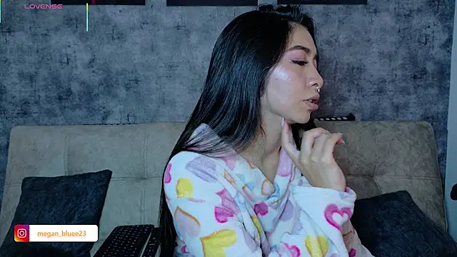 megan bluee23 online show from 13, 4, 2026