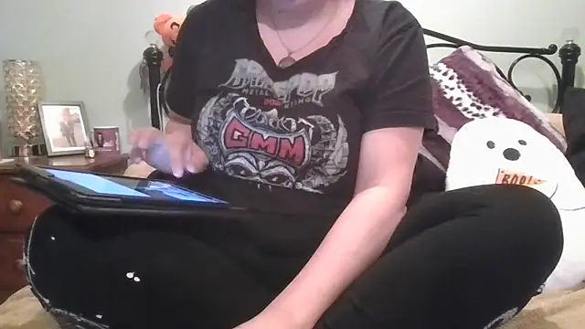 MissKisu online show from 25, 11, 2025