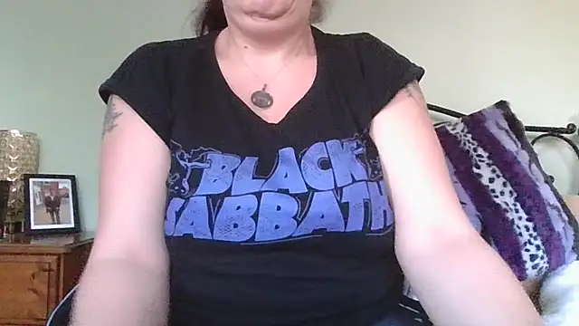 MissKisu online show from 27, 10, 2025