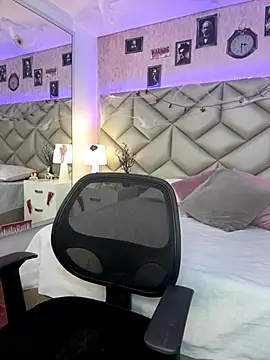 Brenda Garcia online show from 23, 10, 2025