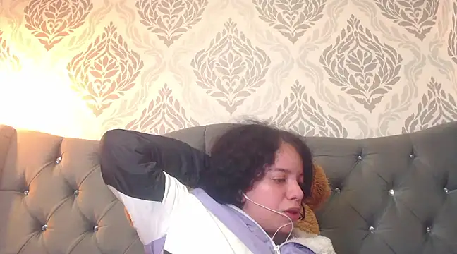 Snapshot of EmmaCowperr chatting on 27, 2, 2025 EmmaCowperr online show from 27, 2, 2025