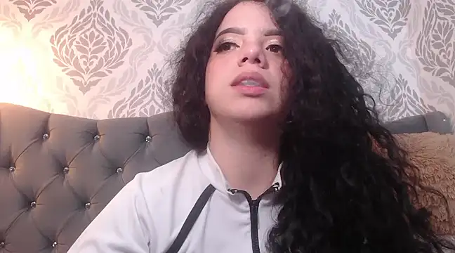 Snapshot of EmmaCowperr chatting on 13, 3, 2025 EmmaCowperr online show from 13, 3, 2025