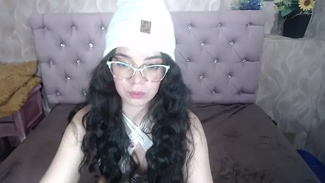 Snapshot of EmmaCowperr chatting on 6, 1, 2026 EmmaCowperr online show from 6, 1, 2026