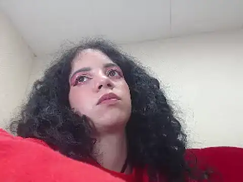 Snapshot of EmmaCowperr chatting on 18, 2, 2025 EmmaCowperr online show from 18, 2, 2025