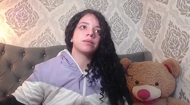 Snapshot of EmmaCowperr chatting on 6, 3, 2025 EmmaCowperr online show from 6, 3, 2025