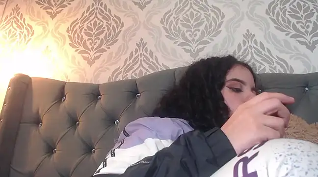 Snapshot of EmmaCowperr chatting on 6, 3, 2025 EmmaCowperr online show from 6, 3, 2025