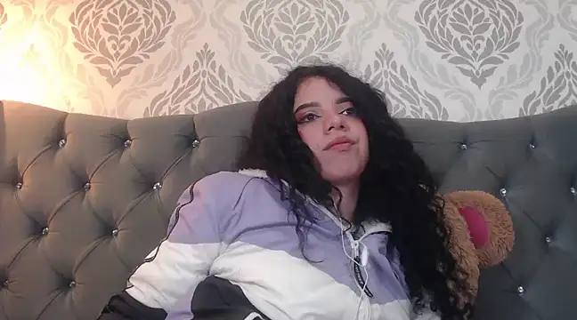 Snapshot of EmmaCowperr chatting on 6, 3, 2025 EmmaCowperr online show from 6, 3, 2025