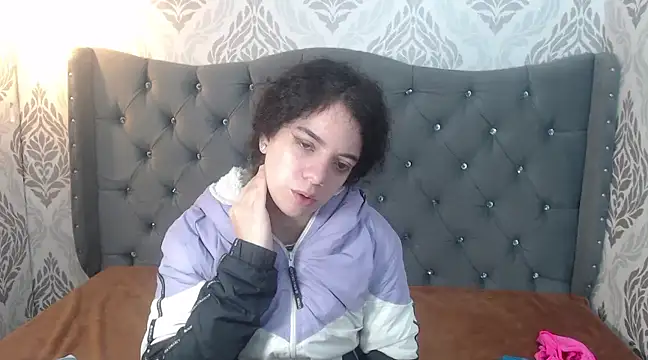 Snapshot of EmmaCowperr chatting on 12, 3, 2025 EmmaCowperr online show from 12, 3, 2025