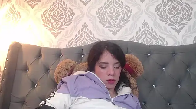 Snapshot of EmmaCowperr chatting on 26, 2, 2025 EmmaCowperr online show from 26, 2, 2025