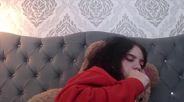 Snapshot of EmmaCowperr chatting on 11, 3, 2025 EmmaCowperr online show from 11, 3, 2025